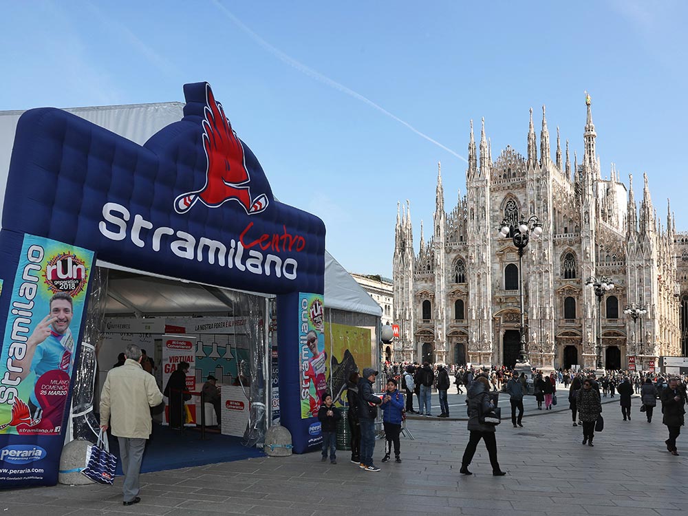 Il Centro Stramilano in piazza Duomo, dove ritirare pettorale, chip e pacco gara