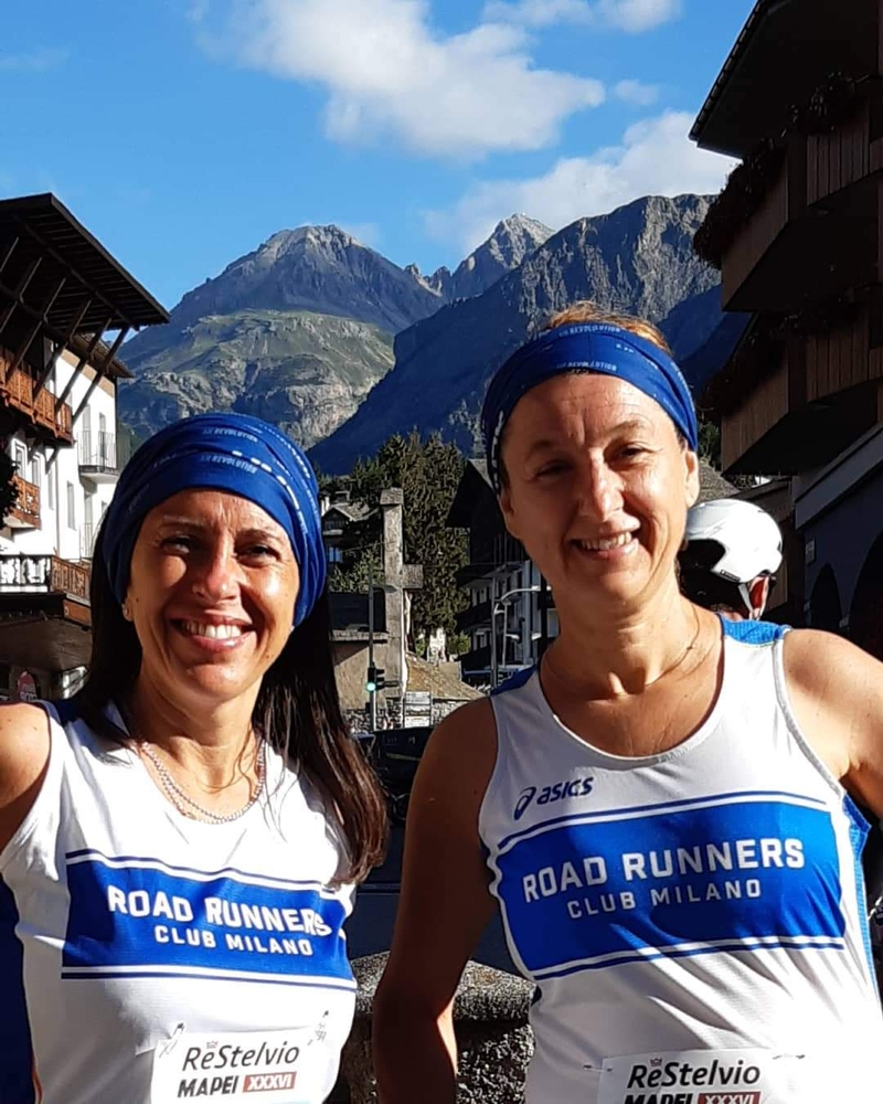  Ilaria e Daniela sul valico più alto d'Italia raggiunto di corsa!