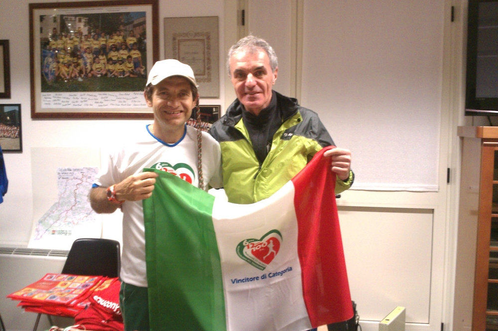 Luciano Micheletti con Antonio Tallarita, organizzatore dell'ultramaratona del tricolore