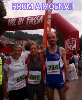 Elvira, Donatella e Marco sorridenti alla partenza della tappa di Moena della Val di Fassa Running!