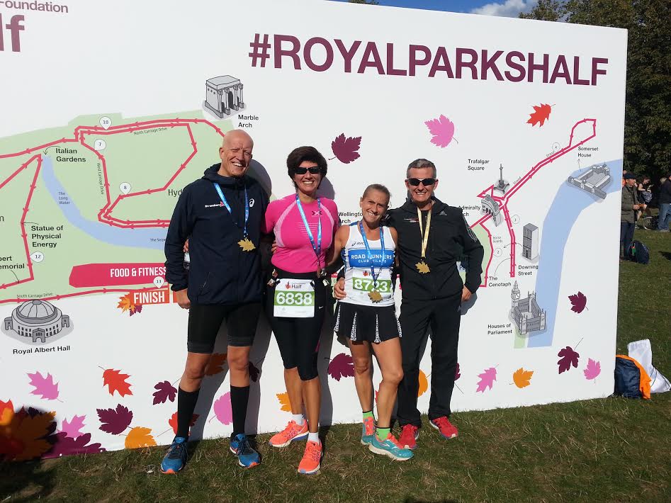 Alessandro&Monica e Massimo&Monica sorridenti dopo la Royal Parks Foundation Half Marathon!